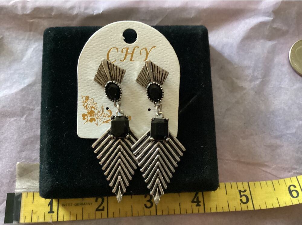 4088 NIP CHY Vintage Silvertone Black Onyx Glass Art Deco Style Drop Earrings